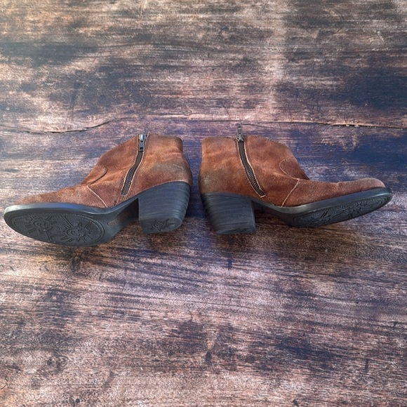 BORN MCKENZIE RUST TOBACCO - WOMENS ankle bootie size 8 - Picture 10 of 16